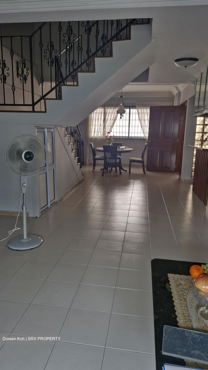 Blk 221 Bukit Batok East Avenue 3 (Bukit Batok), HDB Executive #505871991